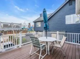 Beachside 1BR Retreat Pet Friendly, Steps to the Waterpark