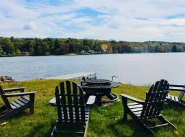 Lakefront Charming Cottage Retreat