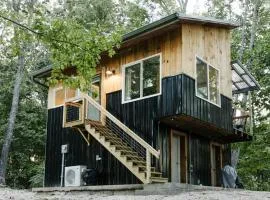 Modern loft getaway in the the trees
