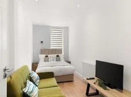 Bright 2BR Flat Close to Shops in Beckenham