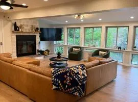 7 Bedroom Lakefront with Private Dock
