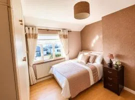 Central Private Double Room Near Heuston Luas & Direct Airport Bus Link
