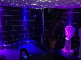 BLŌM Suite romantique, spa privé & salle de massage, petit dej inclus