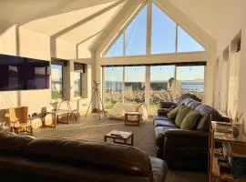 Idyllic Villa at Harray Loch With Views, 4 Bedrooms