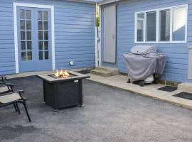 "Rustic Getaway A Charming & Cozy Cottage for Two or Four!"