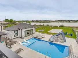 Pool, Hot Tub, Dock & Views! Luxe Moses Lake Manor