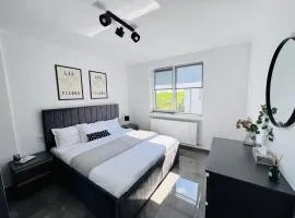 Family-Friendly Apartment, 2 Bedroom and Living Area & Balcony, with Garden Access, Donilads Properties - Home Everywhere, Relax & Nature Escape
