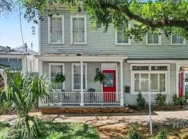 Perfect gorgeous 3 bed 4 bath home downtown