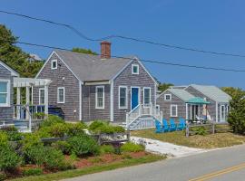 Sandy beach cottage on Wellfleet Bay, hotel in Wellfleet