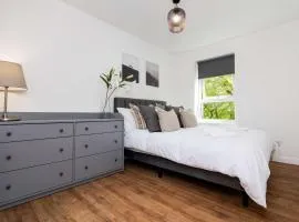 Spacious 2BR - Parking Near Edinburgh City Centre
