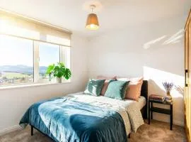 5 Bedroom Apartment - Galashiels- by ViVi Stays, Holiday & Contractor Stays in the UK