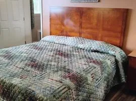 Gated 1 King Bed Room 1 Bath Apt with Full Kitchen 137