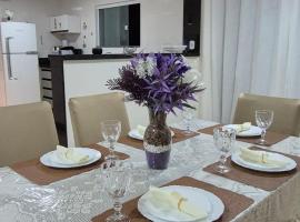 Casa c ar cond, wifi, a 5 min da Orla da lagoa em Araruama-RJ, ξενοδοχείο σε Araruama