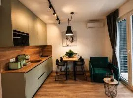 Nikol - Charming Cozy Studio with Balcony & Parking