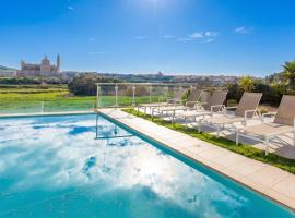 Twilight Gozitan Farmhouse With Pool - Happy Rentals, hotel a Għammar