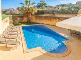 Centre Island Gozitan Farmhouse & Pool - Happy Rentals