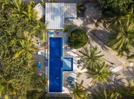 Blue Mango Beach Hotel, хотел в Guachaca