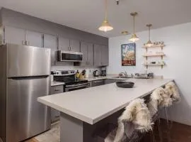 Ski-In Studio - Queen Murphy Bed - Walk to Lift