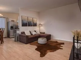 Entire Duplex Downtown 4 Bdr - King beds