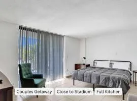 Modern Miami Studio w King & Tub - 205