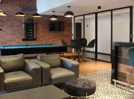 Your oasis in Zona 10 pool, jacuzzi GYM comfort