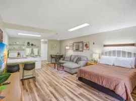 Relaxing Studio Sleeps 4 Near Golf & Douglas Lake