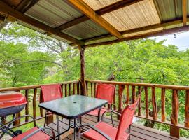'Cedar Falls Cabin 5': 1/2 Mile to Turner Falls: Davis şehrinde bir otel