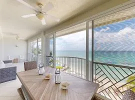 Beachfront 4Br4Ba Sleeps 10, Ocean Views, Pool
