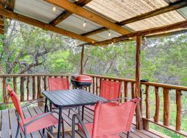 Cedar Falls Cabin: Nestled by Honey Creek: Davis şehrinde bir otel