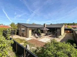 Lovely Home In Ebeltoft With Sauna