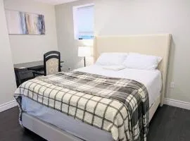 Cozy Private Room with Ensuite Bathroom in Brampton