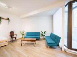 Spacious City Retreat with Balcony, hotel di Antwerpen