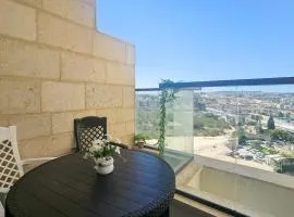 Mamad Family Friendly New Condo By Feelhome