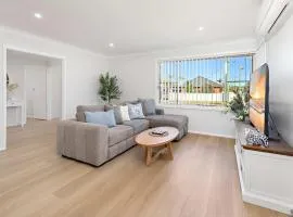 Woodford Beachside Escape - Easy Walk to Beach
