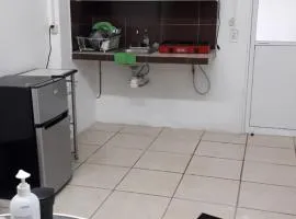 RECAMARA INDEPENDIENTE con CAMA MATRIMONIAL AIRE ACONDICIONADO Y BAÑO EXCLUSIVO