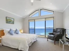 South Pacific Beach House - direct beach access