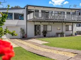 Mollymook Beach Haven - near ocean & golf course
