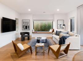 1 Beach House - Award-winning Luxury 4 Bedroom Smart Home, hotel en Warrnambool