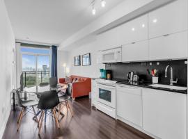 Modern 2BR Condo Downtown Toronto Lakeview - Free Parking, hotel em Toronto