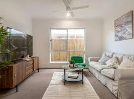 Haus Verde | 4BR Greenbank Hideout in Logan