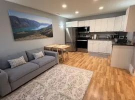 Bright & Cozy Private 1BR Suite