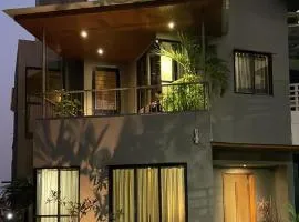 Manas Villa