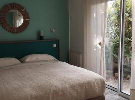 Les palmiers - Vacation Home, hótel í Saint-Xandre