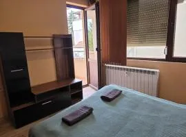 Spacious 4-Room Flat in Center - Sleeps 6 - Walk Everywhere