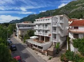Villa Sara Wellness, Bar, Sutomore