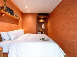 Easterly Rooms