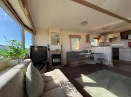 The Meadows 34 - Golden Palm Resort, pet friendly, WiFi & bed linen - Meadow Lakes Caravan & Lodge Hire