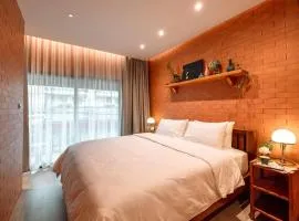 Easterly Room 01