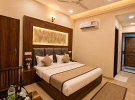 Hotel Woodlarq Inn Zirakpur !! Family Friendly ! Perfect for Group Stays ! Affordable luxury stay in Chandigarh, hotel em Chandīgarh