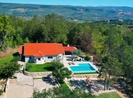 Villa Green Escape: Your Serene Family Getaway Awaits